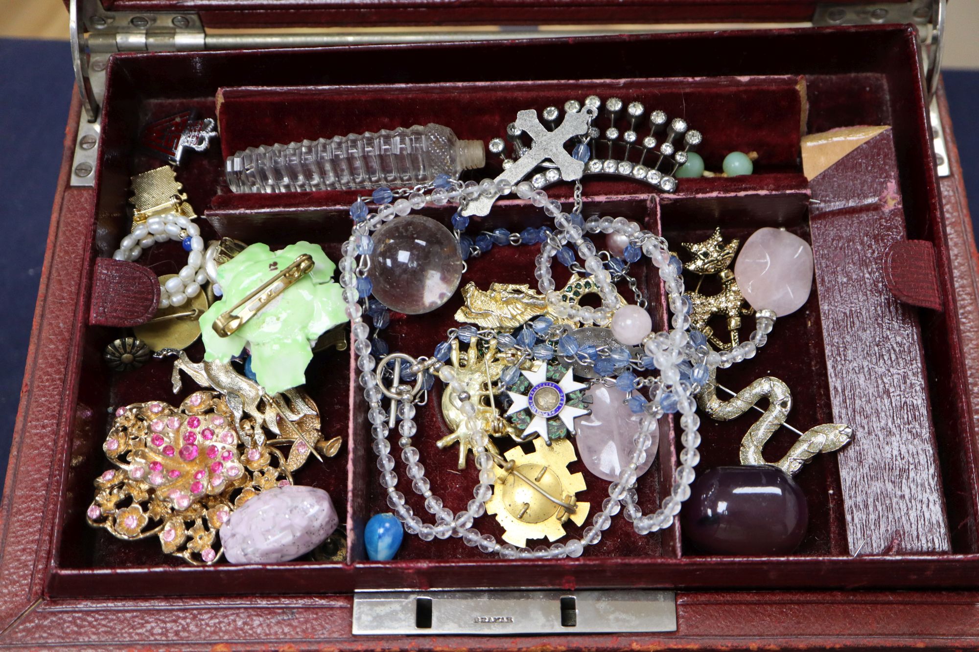 A box of assorted costume jewellery.